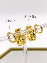 Load image into Gallery viewer, „Aisha“ Huggie Earring
