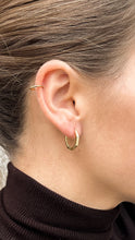 Load image into Gallery viewer, „Zara“ Huggie Earring
