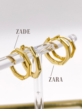 Load image into Gallery viewer, „Zade“ Huggie Earring
