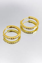 Load image into Gallery viewer, „Jana“ Huggie Earring
